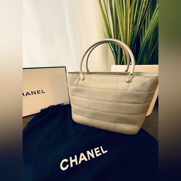 Chanel Mini Chocolate  bar bag - Picture 1 of 16